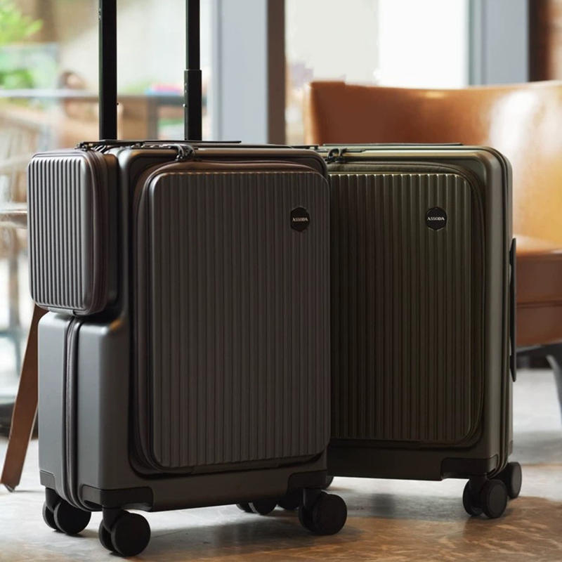 Electric passenger suitcase